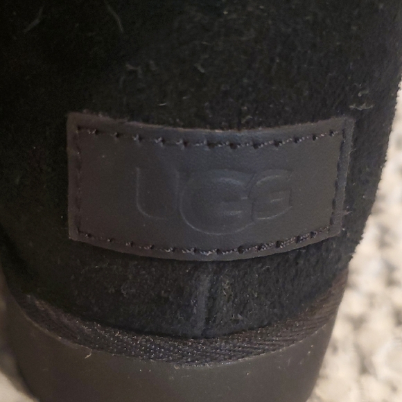 UGG Black Ankle Boots with Fur Lining (29) - Picture 2 of 9